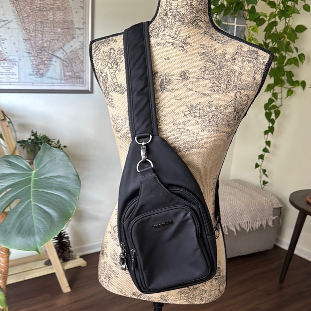 Baggallini Central Park Sling Bag